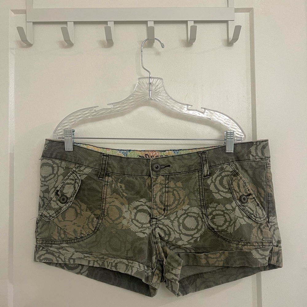 Vintage Y2K Camo Alternative Decree Olive Floral Print Mini Shorts